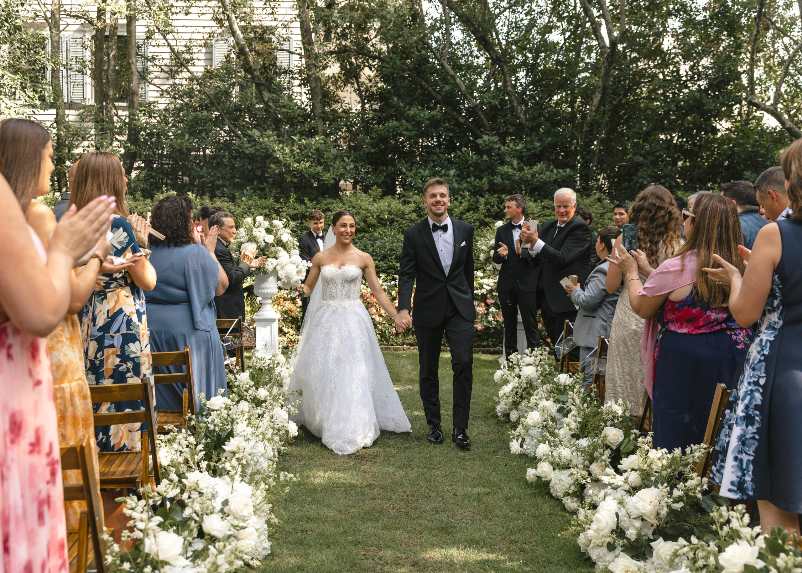 governor thomas bennett house photo of wedding couple